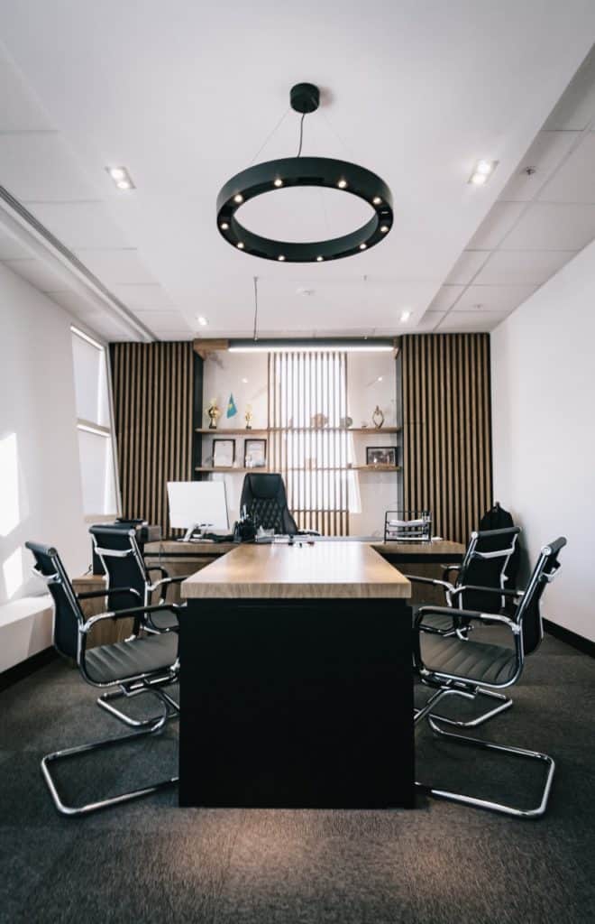 Image of an office meeting room